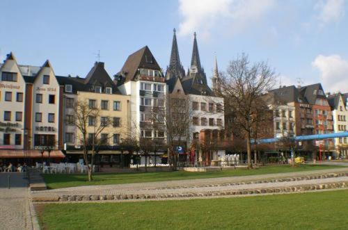 Hotel Roemerhafen Cologne Exterior photo